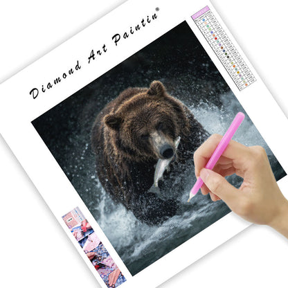 Alaskan Bear Catching Salmon - Diamond Painting