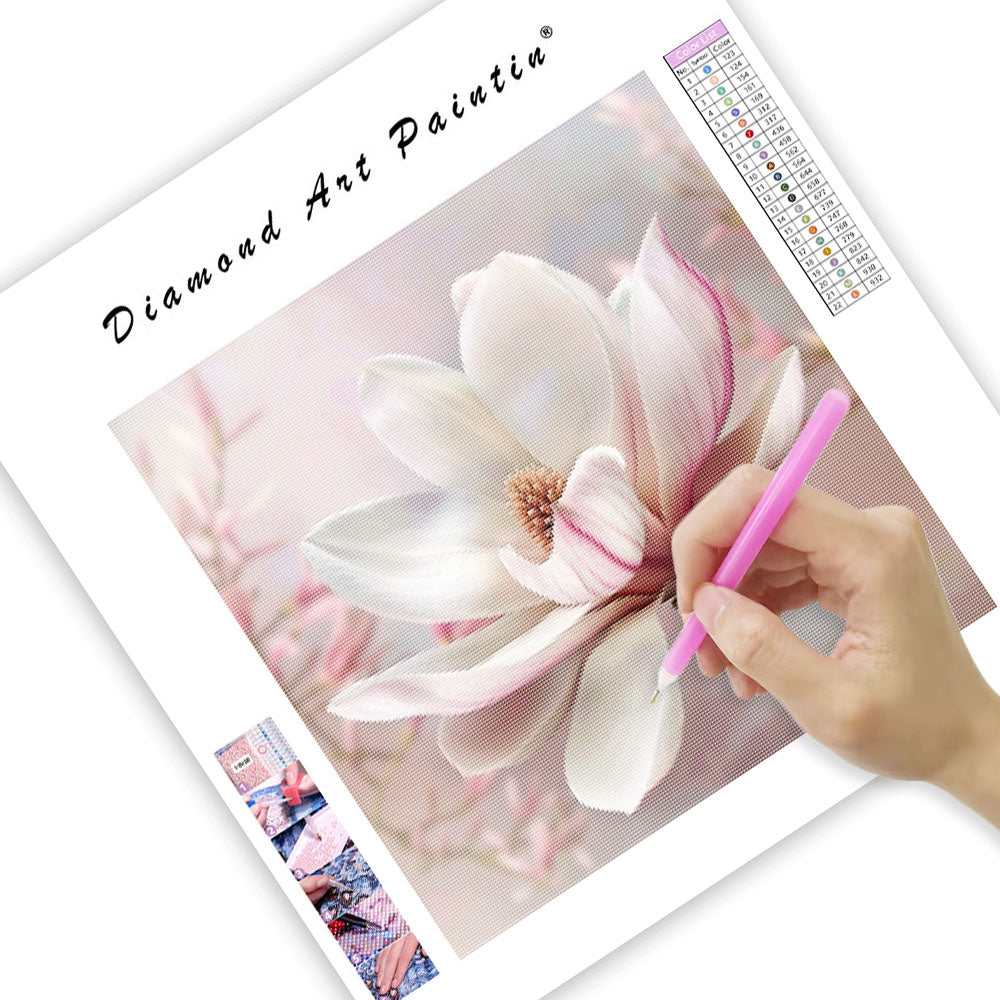 Elegant Magnolia Bloom - Diamond Painting