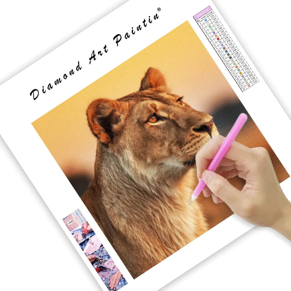 Lioness on the Savannah - Diamond Painting