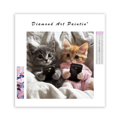 Kitten playing with mobile phone - Diamond Painting